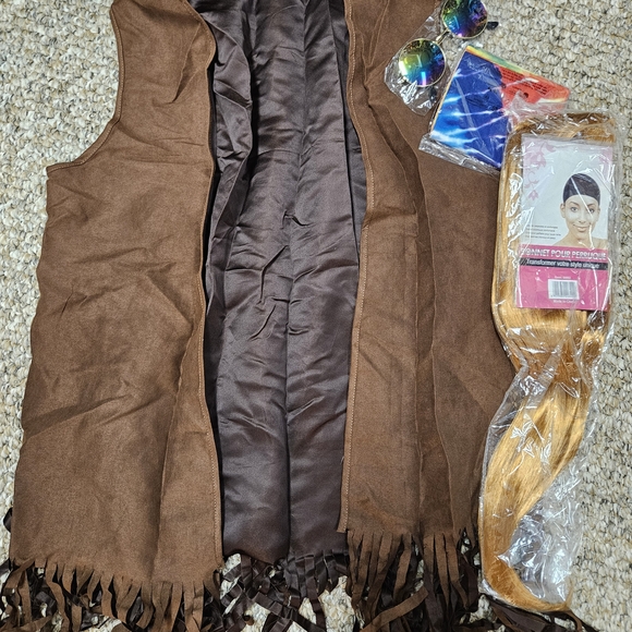 Brown Fringe Vest with Tie-Dye Accessories - Picture 2 of 5